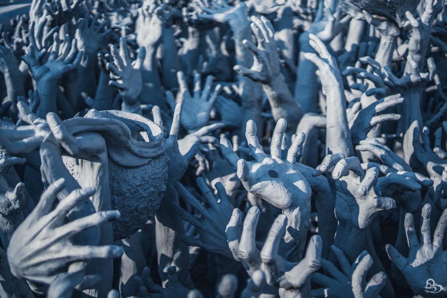 Hands sculpture